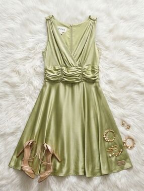 Elegant Formal Kiwi Green Sleeveless Dress Satin Sheen Wedding Bridal Dress